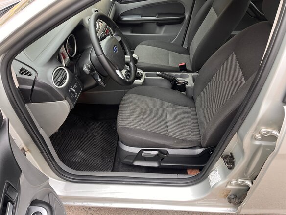 2010 Ford Focus II Рестайлинг, серебристый, 469000 рублей - вид 22