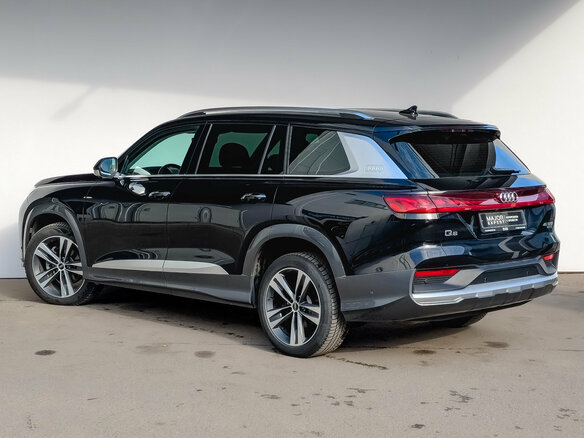2023 Audi Q6 45 TFSI, чёрный, 6750000 рублей - вид 6