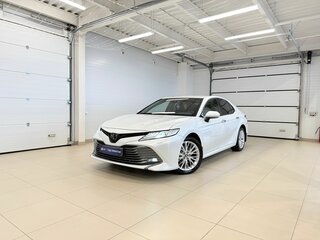 2020 Toyota Camry VIII (XV70), белый, 3499900 рублей, вид 1