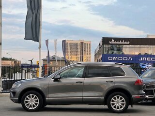 2015 Volkswagen Touareg II Рестайлинг, серый, 2750000 рублей, вид 4