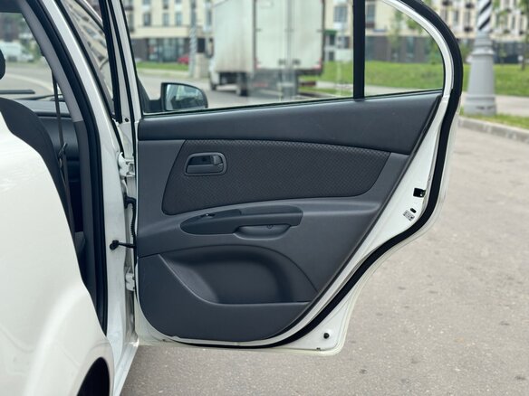 2011 Kia Rio II Рестайлинг, белый - вид 13