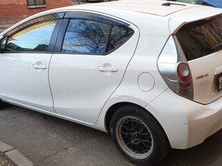 2012 Toyota Aqua I, белый, 699000 рублей, вид 4
