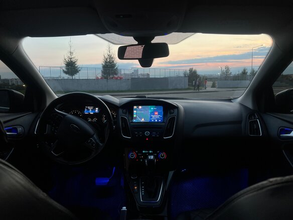 2017 Ford Focus III Рестайлинг, серый, 1200000 рублей - вид 2