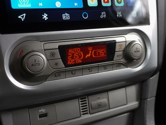 2010 Ford Focus II Рестайлинг, красный - вид 15