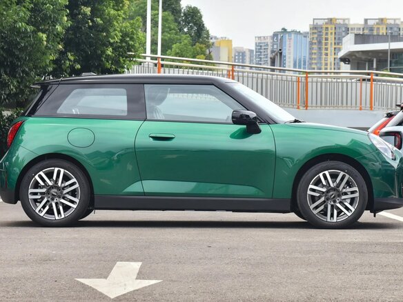 2025 Mini Hatch E IV (F65/F66/J01), зелёный, 2890002 рублей - вид 9