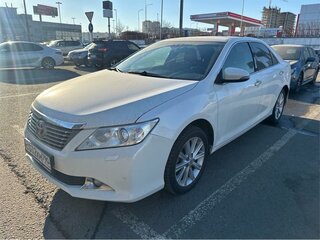 2013 Toyota Camry VII (XV50), белый, 1335000 рублей, вид 1