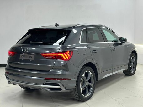 2022 Audi Q3 35 TFSI II (F3), серый, 2390000 рублей, вид 4