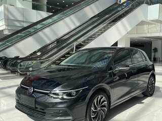 2022 Volkswagen Golf VIII, чёрный, 2800000 рублей, вид 4