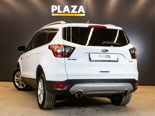 2017 Ford Kuga II Рестайлинг, белый, 1419000 рублей, вид 3