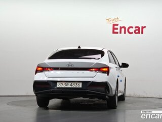 2024 Hyundai Avante VII Рестайлинг, белый, 1690000 рублей, вид 3