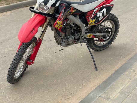 2005 Honda CRF 450X, красный, 405000 рублей, вид 4