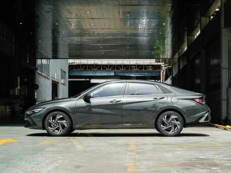 2026 Hyundai Elantra VII (CN7) Рестайлинг, серый, 2085000 рублей, вид 4