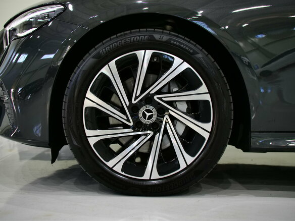 2025 Mercedes-Benz E-Класс 300 VI (W214, S214), чёрный, 7800000 рублей - вид 10
