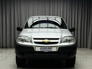 2010 Chevrolet Niva I Рестайлинг, серебристый, 409000 рублей, вид 2