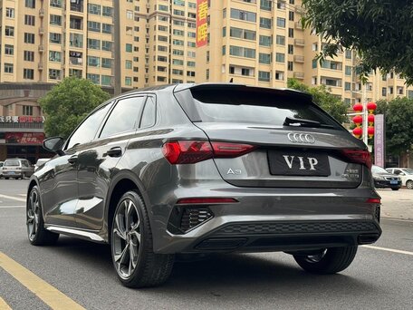 2023 Audi A3 Sportback 35 TFSI IV (8Y), серый, 2350000 рублей, вид 4