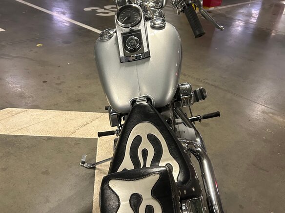 2004 Harley-Davidson Softail Standard, серебристый, 720000 рублей - вид 6