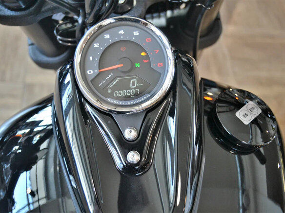 2023 Harley-Davidson Fat Bob, чёрный - вид 9