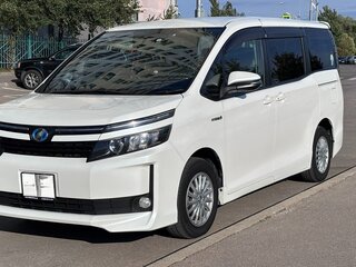 2016 Toyota Voxy III (R80), белый, 2300000 рублей, вид 2