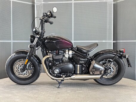 2024 Triumph Bonneville Bobber, фиолетовый, 1627000 рублей, вид 5