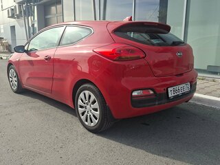 2017 Kia Ceed II Рестайлинг, красный, 1150000 рублей, вид 3