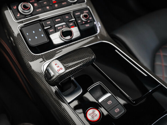 2016 Audi S8 III (D4) Рестайлинг, серебристый, 10900000 рублей - вид 10