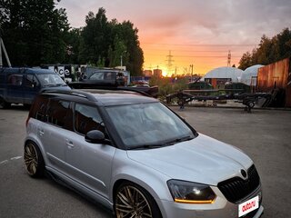 2014 Skoda Yeti I Рестайлинг, серебристый, 1750000 рублей, вид 4