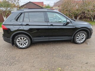 2020 Volkswagen Tiguan II, чёрный, 2000000 рублей, вид 3