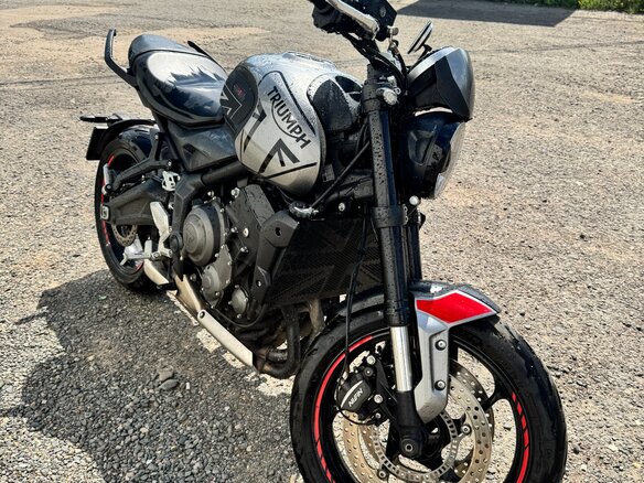 2021 Triumph Trident 660, серебристый, 700000 рублей - вид 9