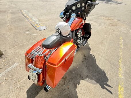 2010 Harley-Davidson Street Glide, оранжевый, 1100000 рублей, вид 4