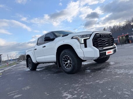 2022 Toyota Tundra CrewMax III, белый, 10500000 рублей, вид 5
