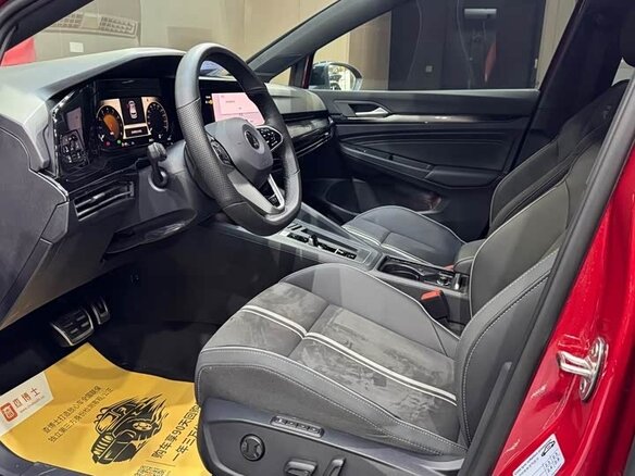 2023 Volkswagen Golf VIII, красный, 1740000 рублей - вид 6