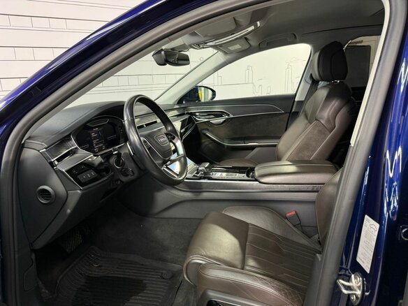2018 Audi A8 Long 55 TFSI IV (D5), синий, 4420000 рублей - вид 13