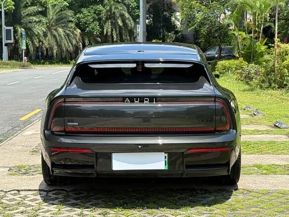 2025 Audi E5 83 kWh, чёрный, 7527315 рублей - вид 7