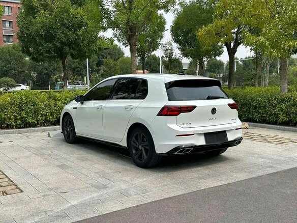 2023 Volkswagen Golf VIII, белый, 2099000 рублей - вид 6