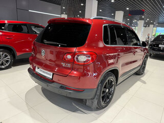 2011 Volkswagen Tiguan I, красный, 828000 рублей, вид 3