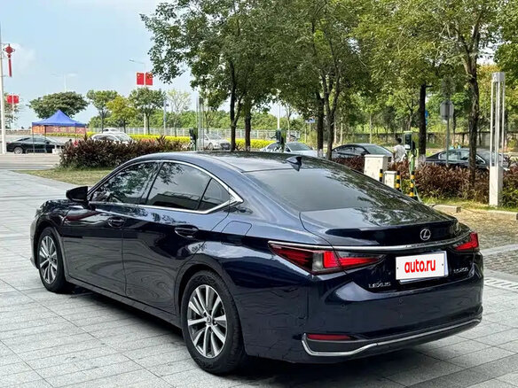 2021 Lexus ES 200 VII Рестайлинг, чёрный, 4105000 рублей - вид 4