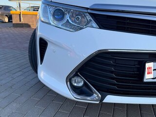 2017 Toyota Camry VII (XV50) Рестайлинг, белый, 1799000 рублей, вид 3