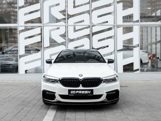 2019 BMW 5 серии 530d xDrive VII (G30/G31/G38), белый, 4680000 рублей, вид 3