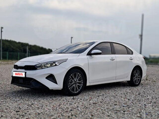 2022 Kia K3 II Рестайлинг, белый, 1800000 рублей, вид 1