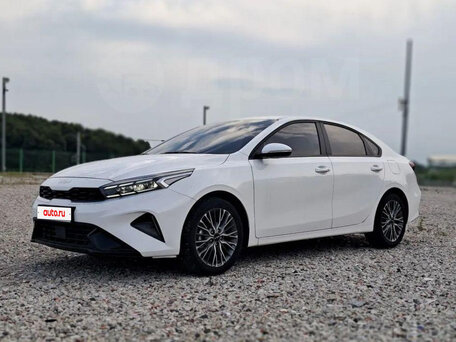2022 Kia K3 II Рестайлинг, белый, 1800000 рублей, вид 1