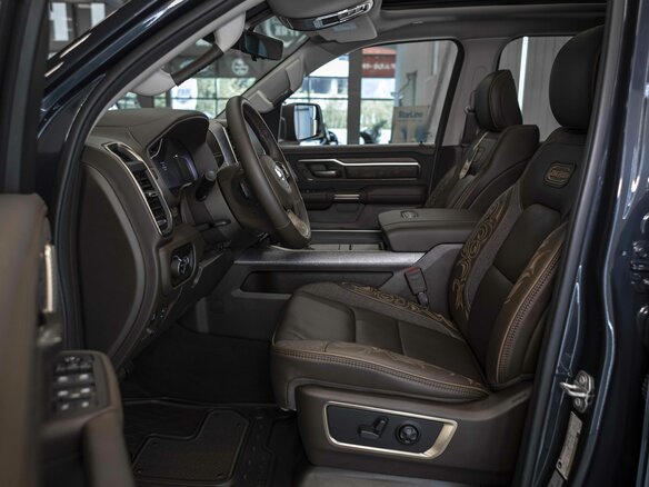 2026 Ram 1500 Crew Cab V Рестайлинг, синий, 9590000 рублей - вид 13