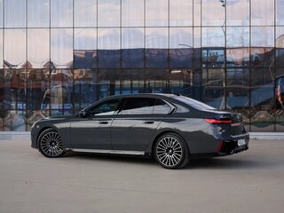 2025 BMW 7 серии 740d xDrive VII (G70), серый, 15900000 рублей, вид 5