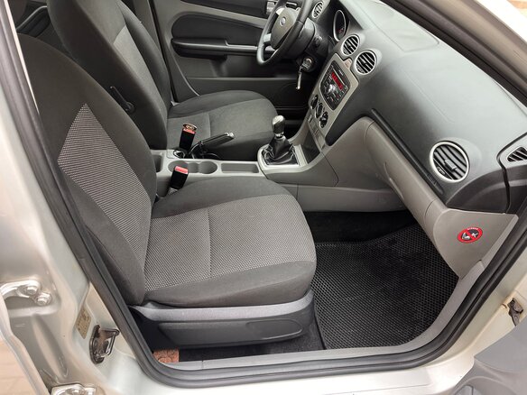 2010 Ford Focus II Рестайлинг, серебристый, 469000 рублей - вид 27