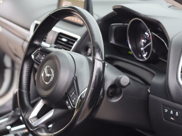 2016 Mazda Axela III Рестайлинг, белый, 1385000 рублей - вид 8