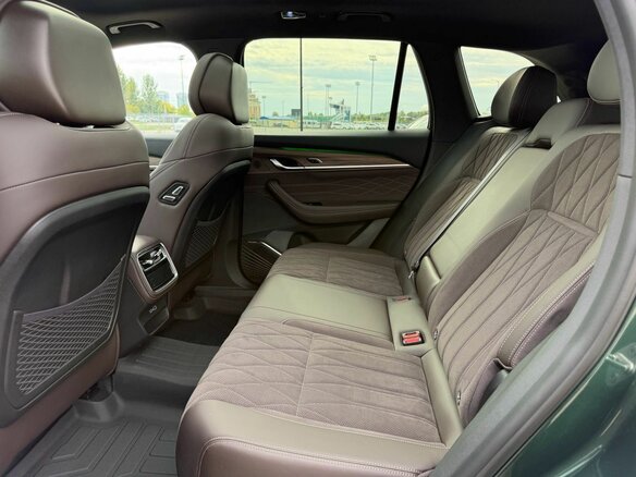 2026 Geely Monjaro I Рестайлинг 2 (China Market), зелёный, 4200000 рублей - вид 33