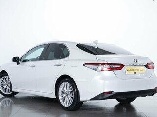 2018 Toyota Camry VIII (XV70), белый, 2299000 рублей, вид 4