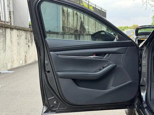 2022 Mazda 3 Axela IV (BP), серый, 1185000 рублей - вид 18