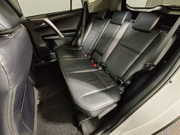 2018 Toyota RAV4 IV (XA40) Рестайлинг, белый, 2075000 рублей - вид 16