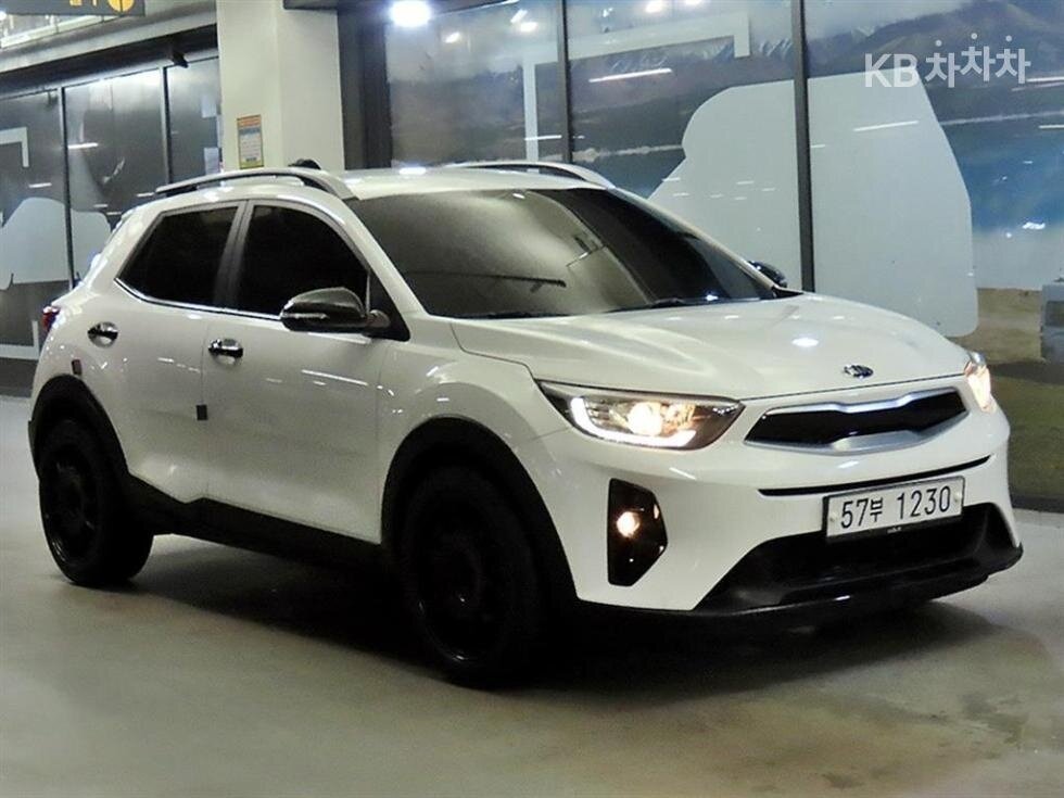Открыть фотографии: Kia Stonic I