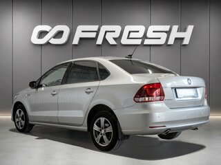 2018 Volkswagen Polo V Рестайлинг, серебристый, 1570000 рублей, вид 2